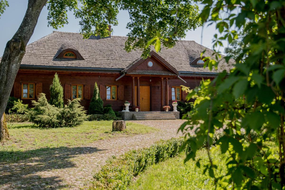Dwór Woskrzenice - Housity