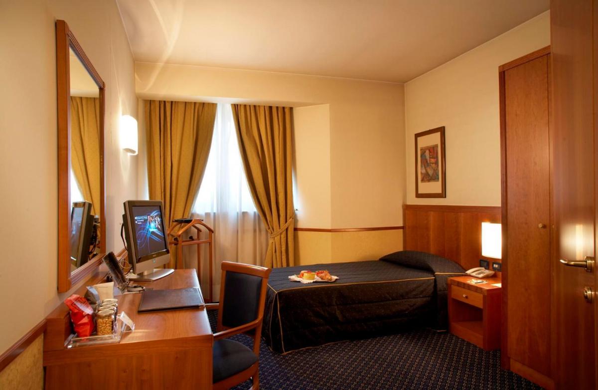Pacific Hotel Fortino - Housity