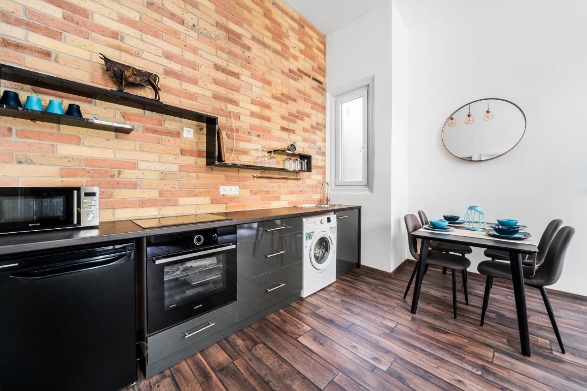 NEW DOB 53-4 CENTER Apartment - Housity