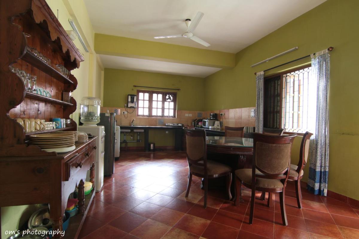 Serene Villa - Housity