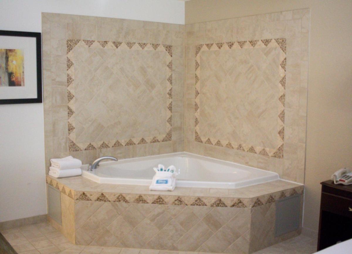 Holiday Inn Express West Jefferson by IHG - Housity