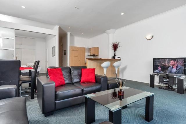 QV Private Airconditioned Waterfront Apartment - 423 - Housity
