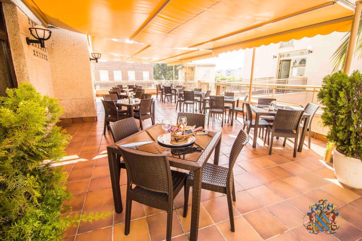 Un restaurante o sitio para comer en Hotel Victoria Spa & Splay Center