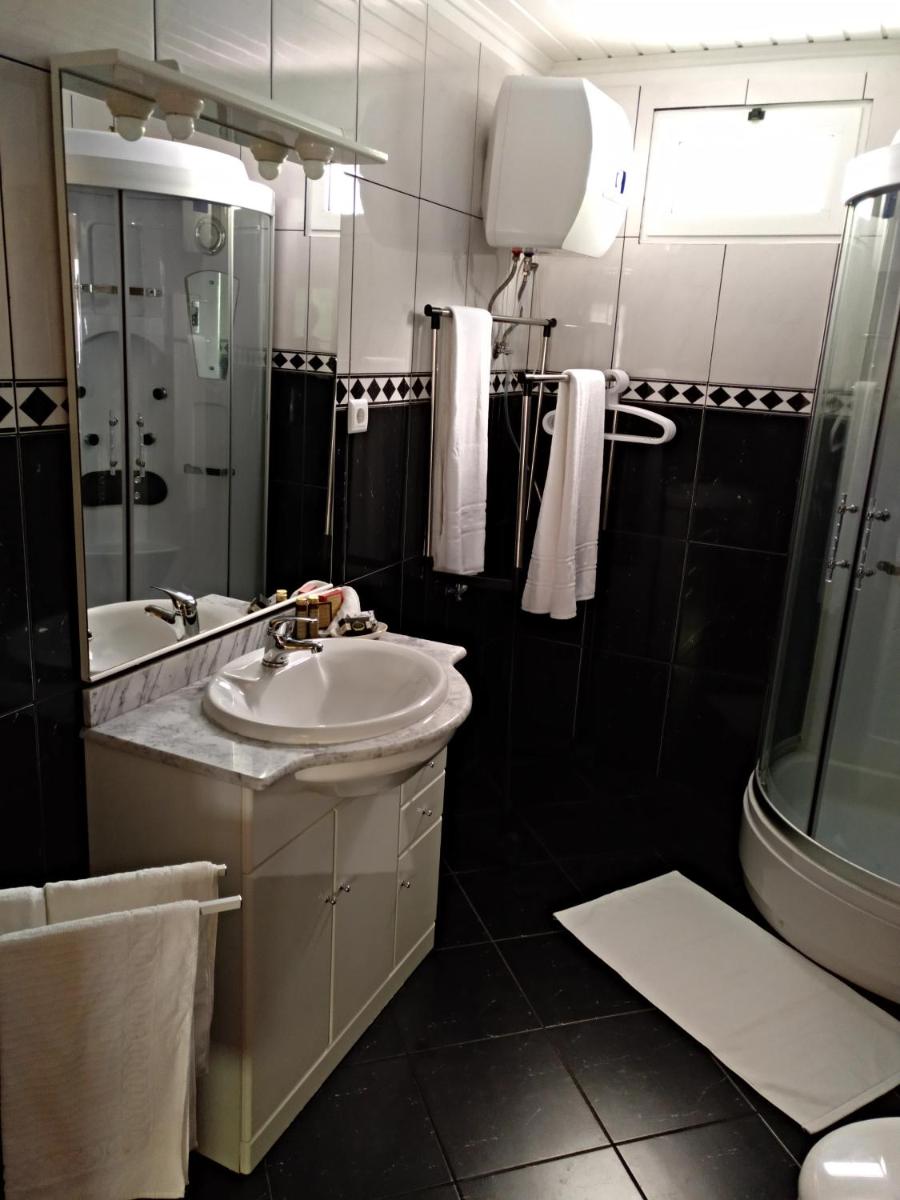 Danny's Rural Suite - Housity