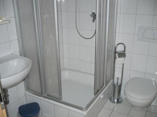 Alt Weeze - Housity