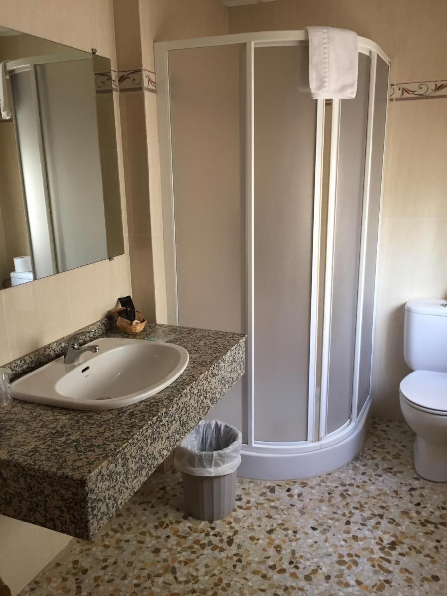Un baño de Hotel Castellote