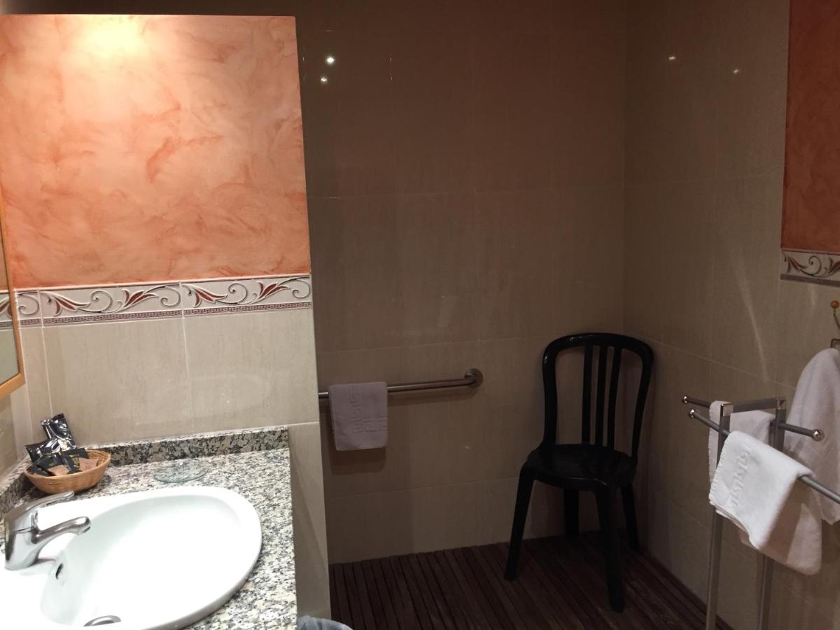 Un baño de Hotel Castellote