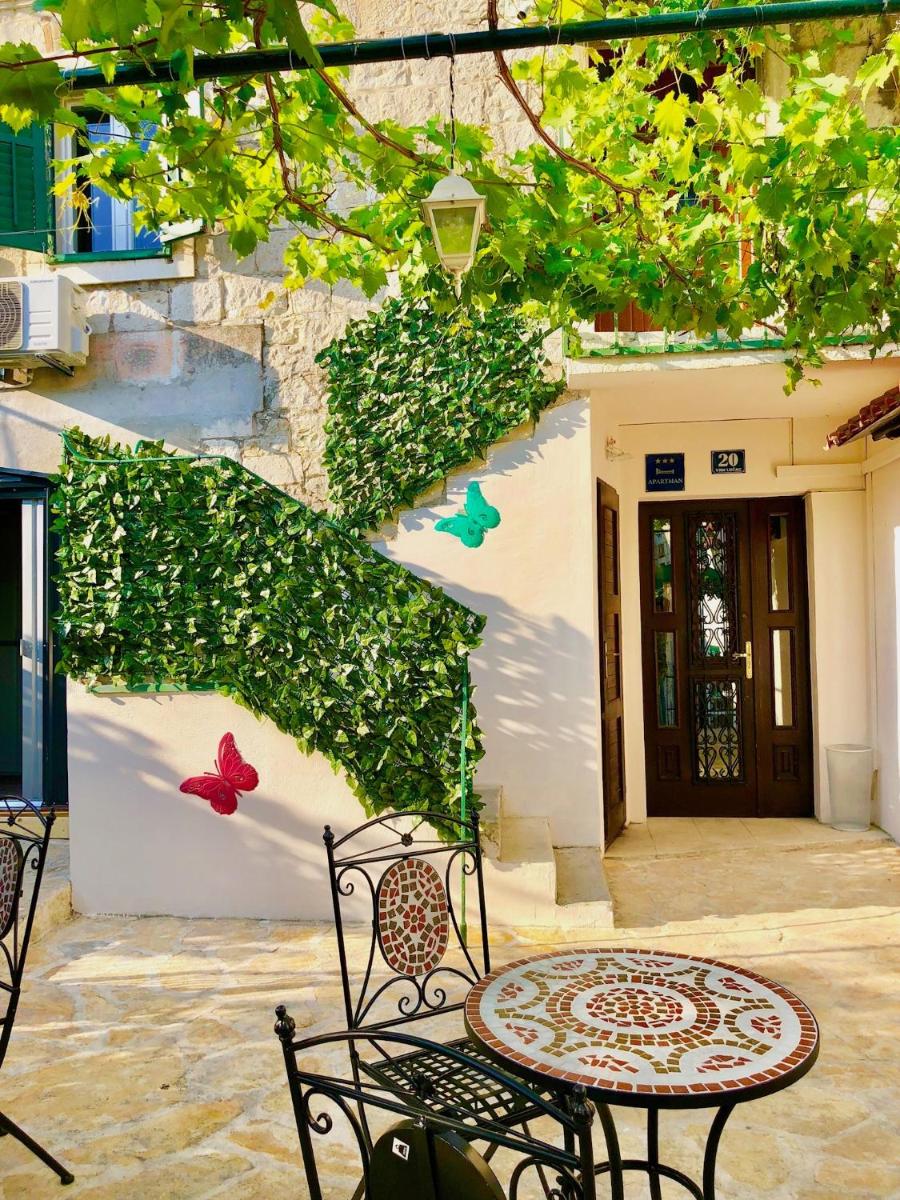Luxury Villa Minerva Gardens - Housity
