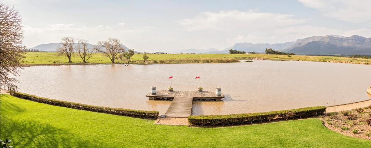 Waterside on Le Bonheur - Housity
