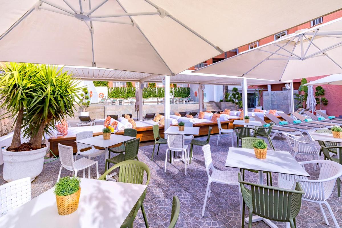 Un restaurante o sitio para comer en Fénix Torremolinos - Adults Only Recommended