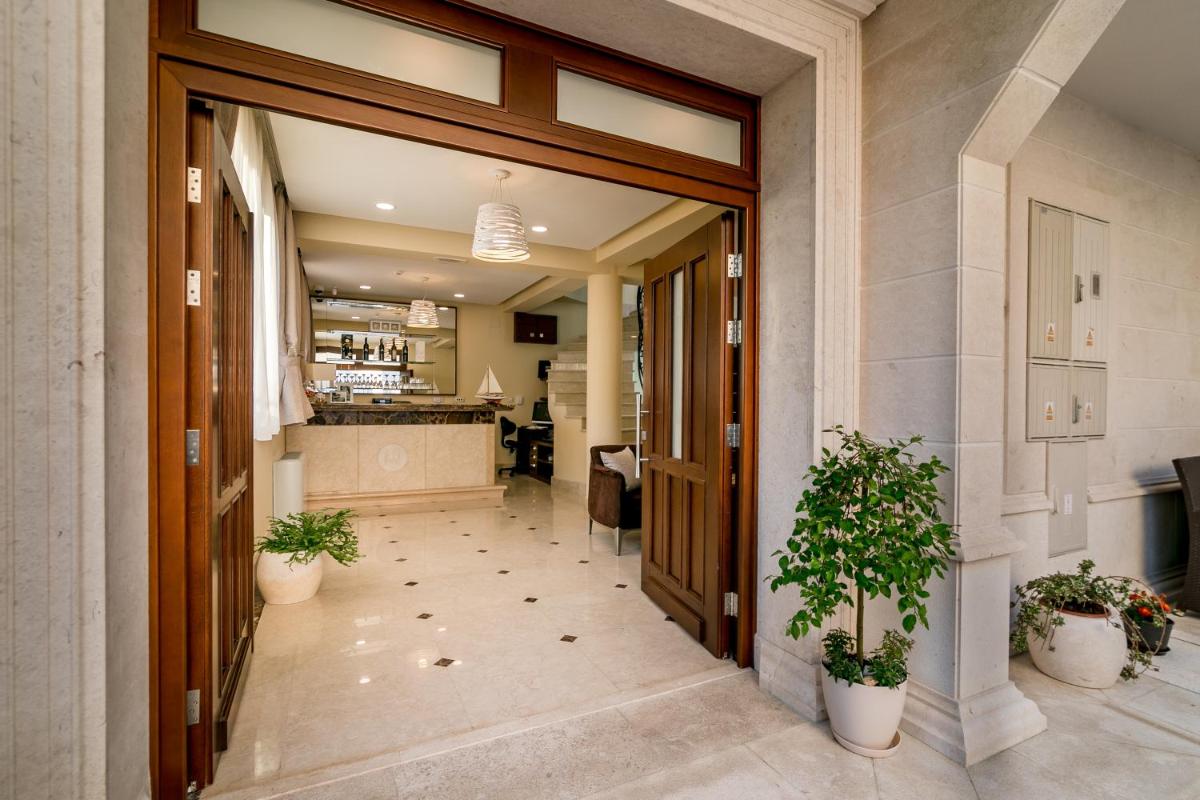 Hedera Residences - Kumbor - Housity