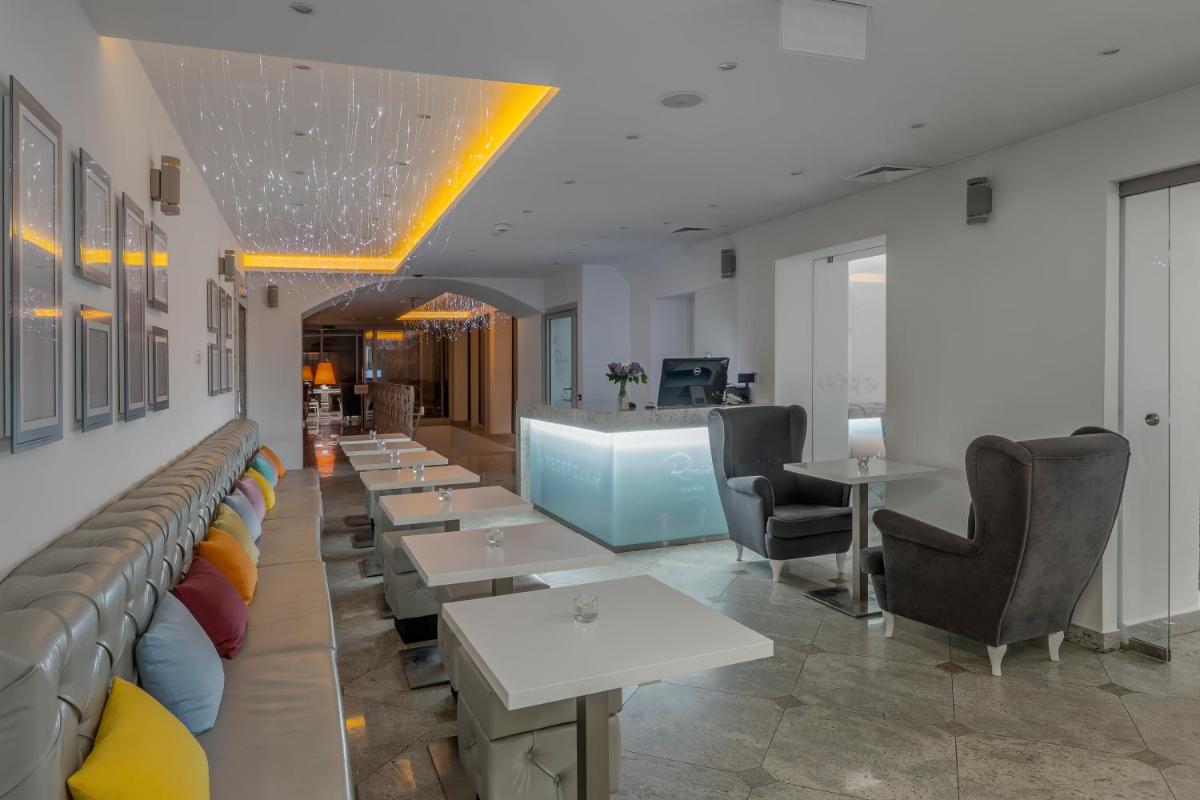 Hotel Rozbicki - Housity