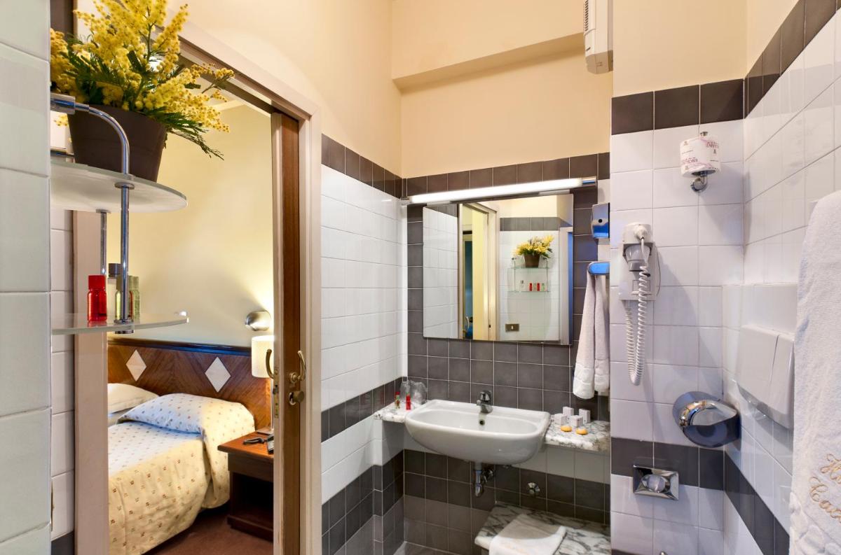 Hotel Cacciani - Housity