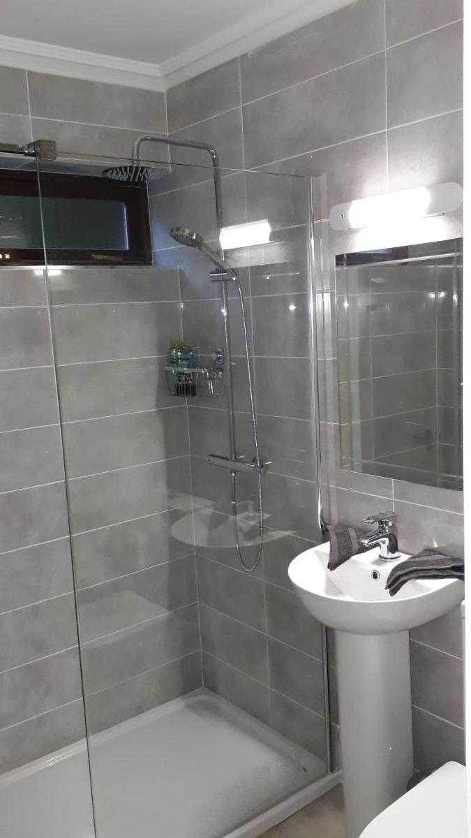 Tudor Lodge Guest Accommodation - Housity