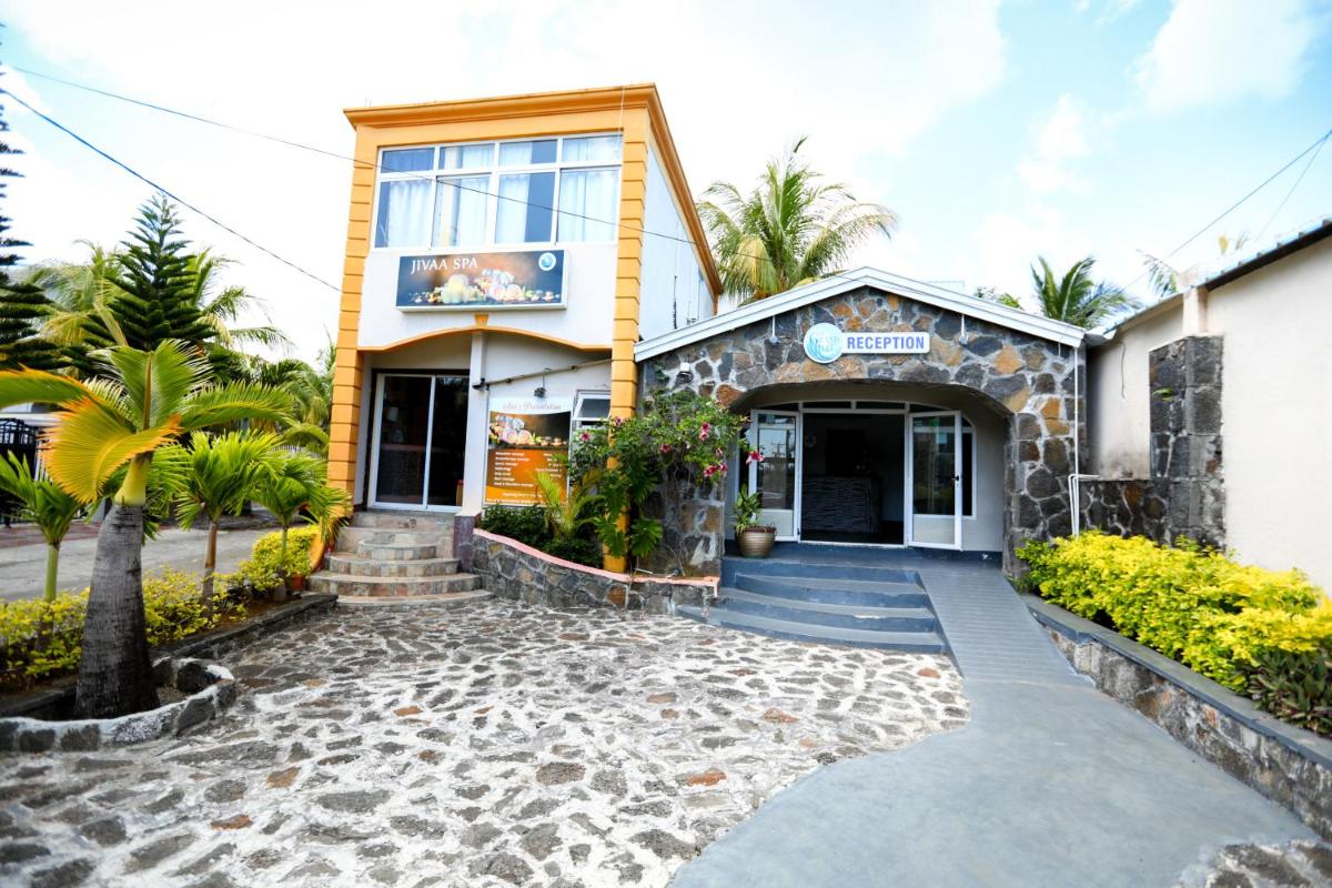 Le Grand Bleu Hotel - Housity