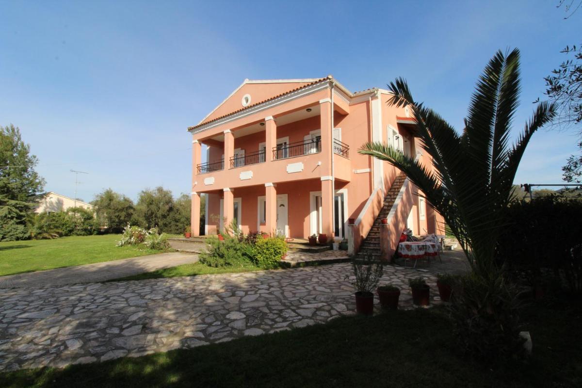 Karoubis Studio - Housity
