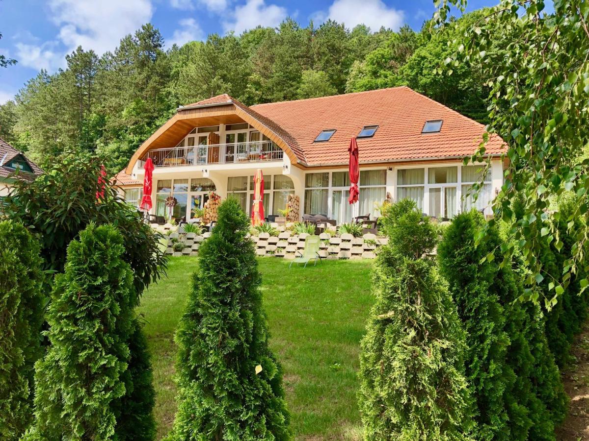 Napkelte Vendégház - Housity