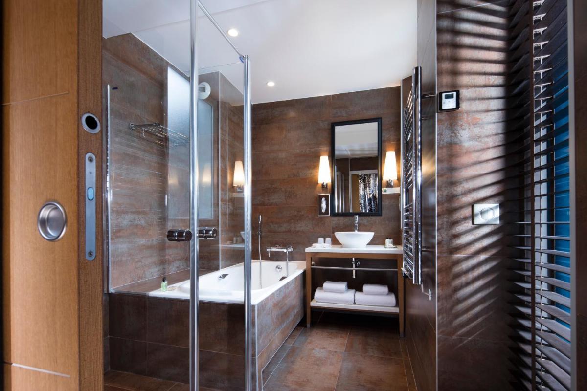 Salle de bains dans l'établissement Hotel Le Six
