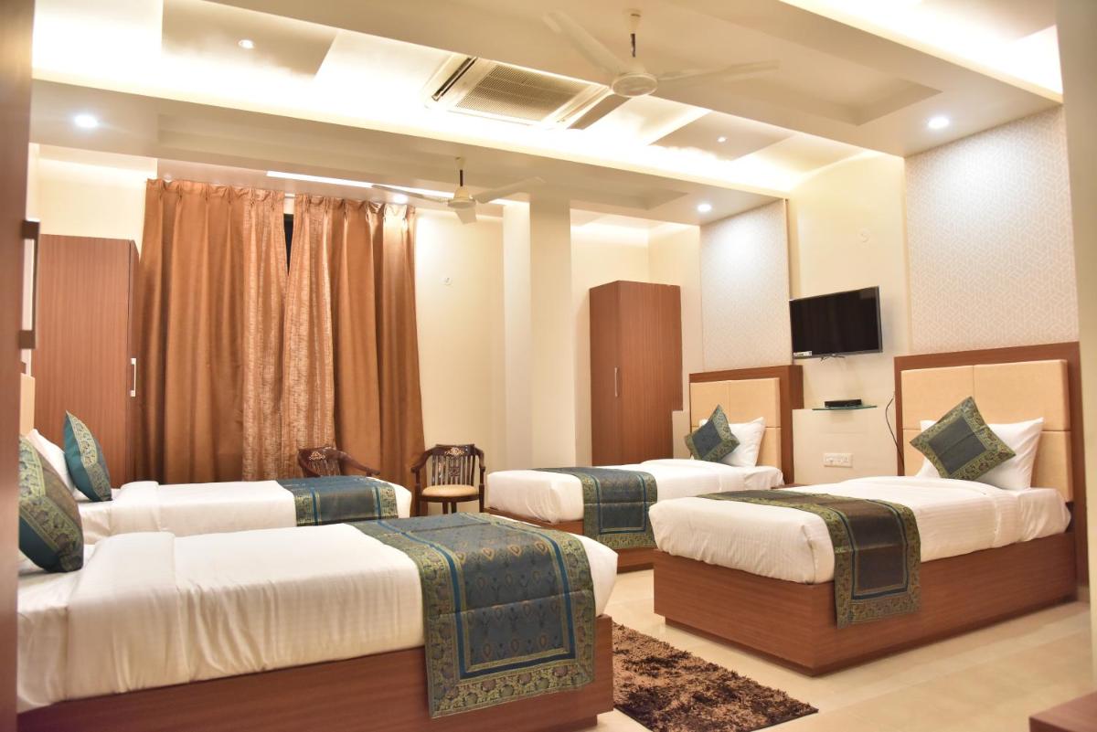 Hotel Rk Grand - Housity