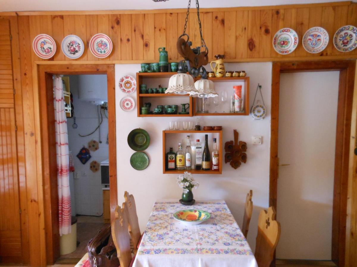 Cozy Family Cottage at the Lake - Housity