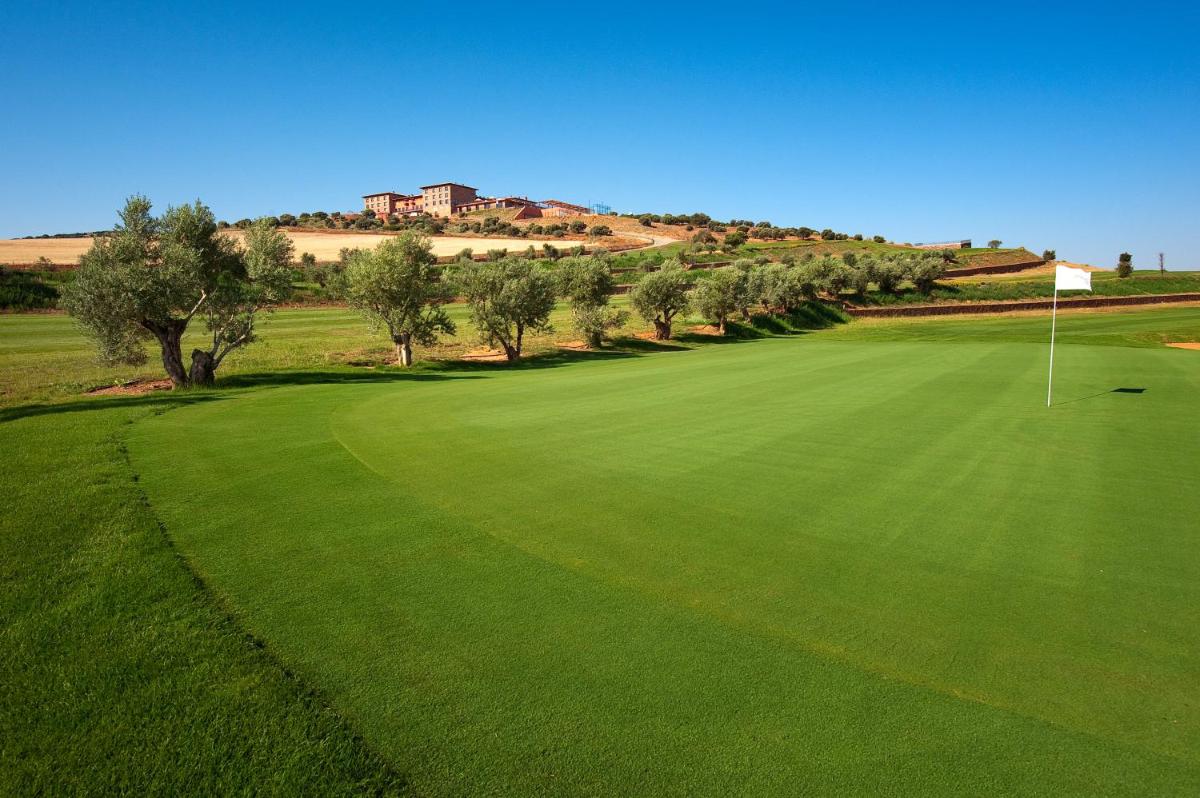 Instalaciones para jugar al golf en el resort o alrededores