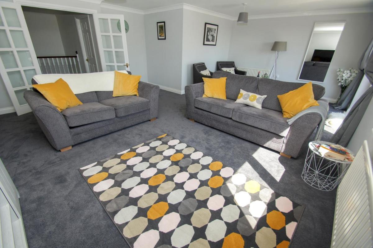 Marina Apartment - Parking - by Brighton Holiday Lets - Housity