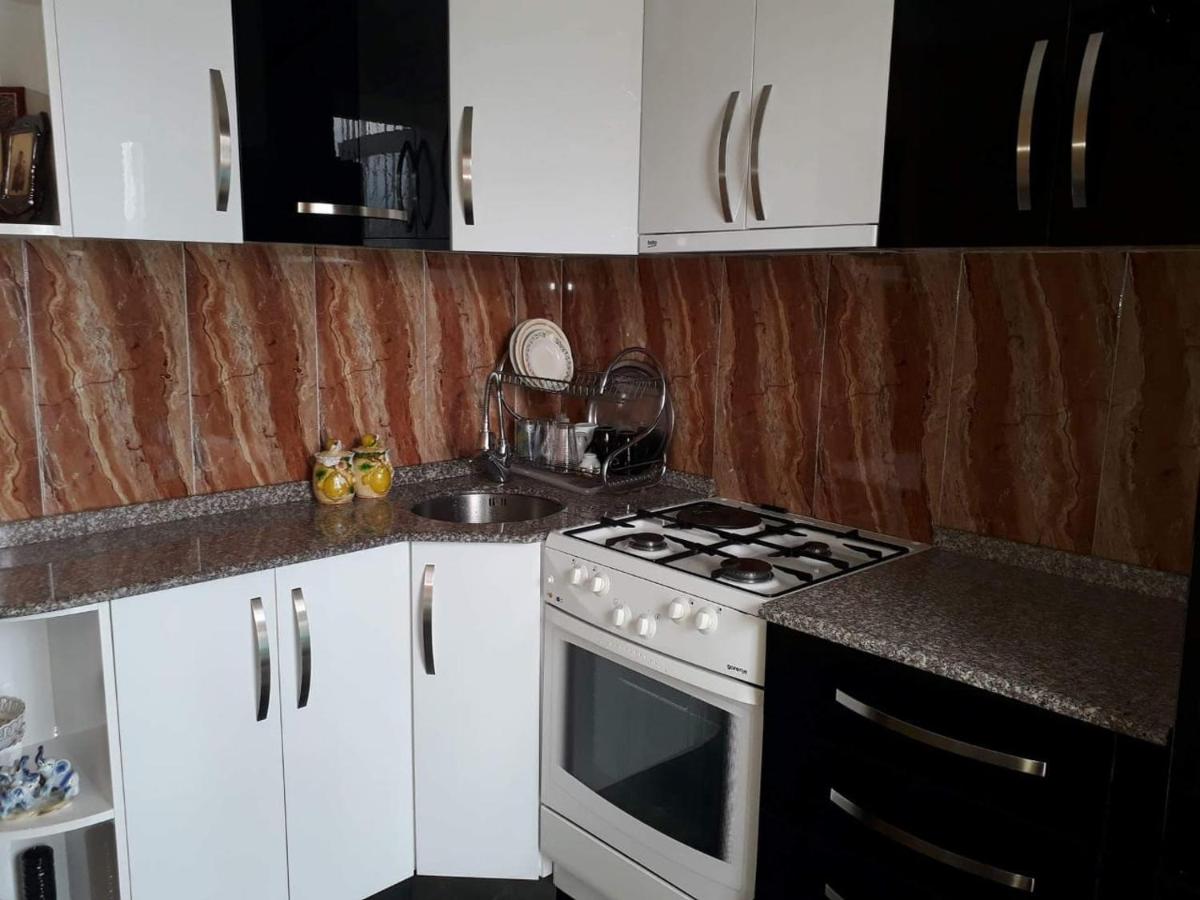 Suitetrails - One bedroom Apartment on Rustaveli str 10
