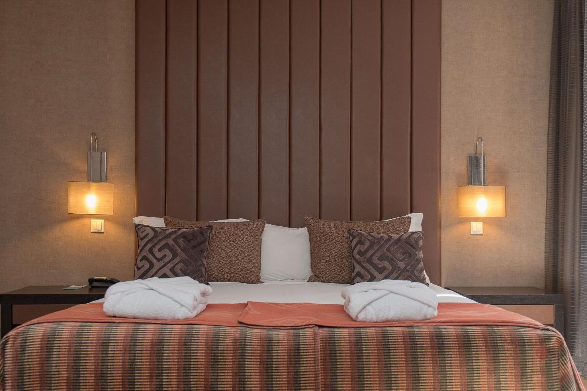 Uma cama ou camas num quarto em Your Hotel & Spa Alcobaça