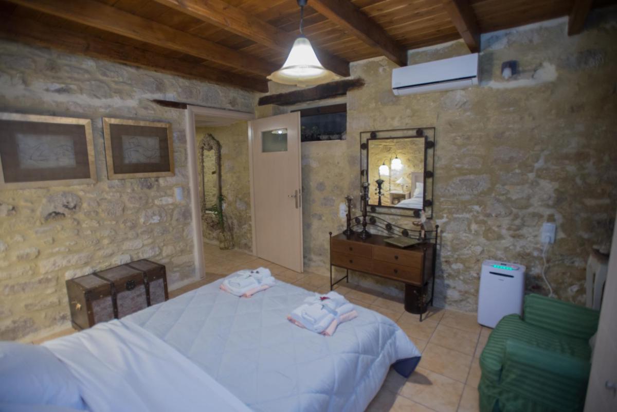 Villa Kamelia-Renovated old house-South Crete - Housity
