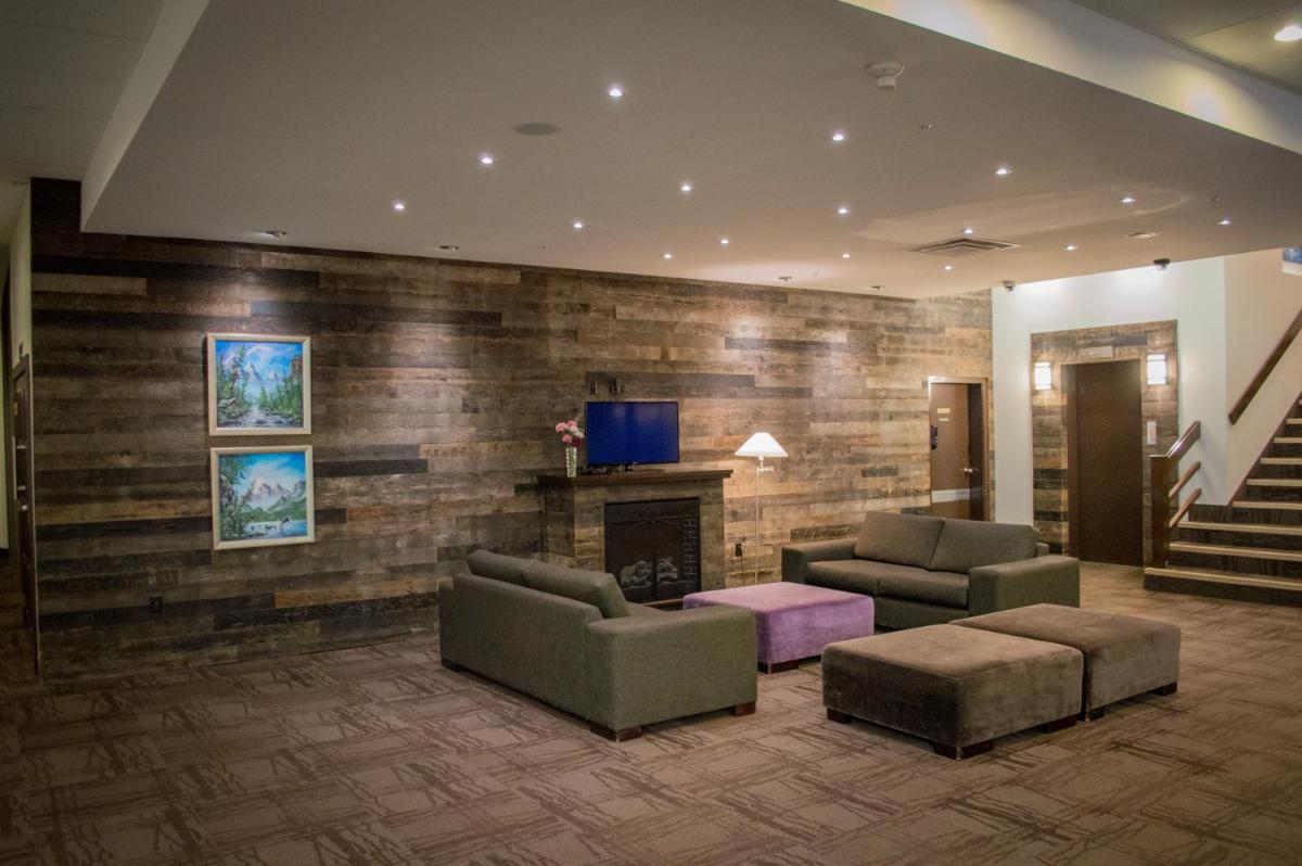 Sea to Sky Hotel and Conference Centre - Housity