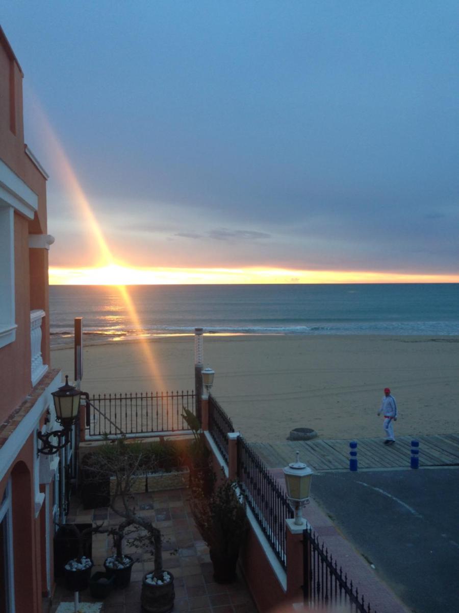 Lloyds Beach Club - Housity