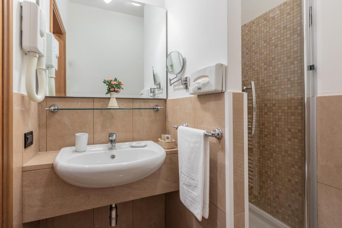 Hotel Michelangelo - Housity