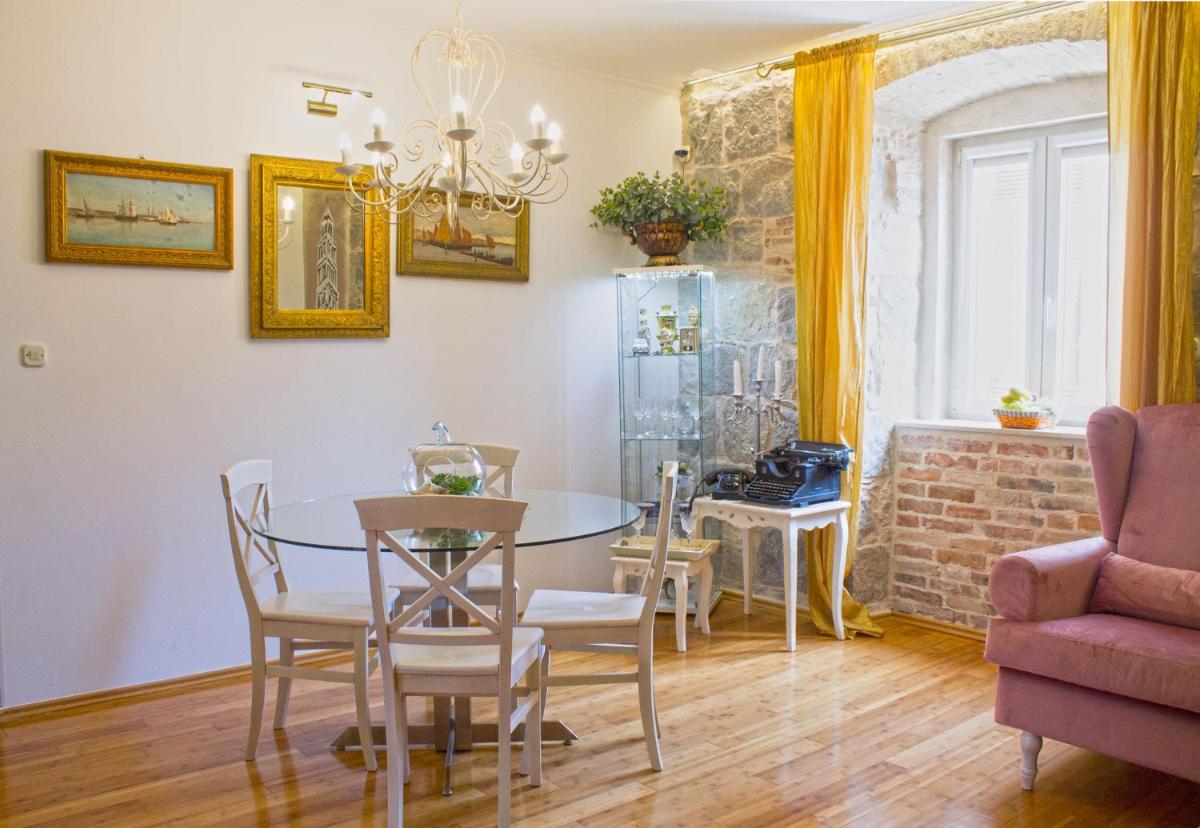 Split Theatre Apartments - Housity