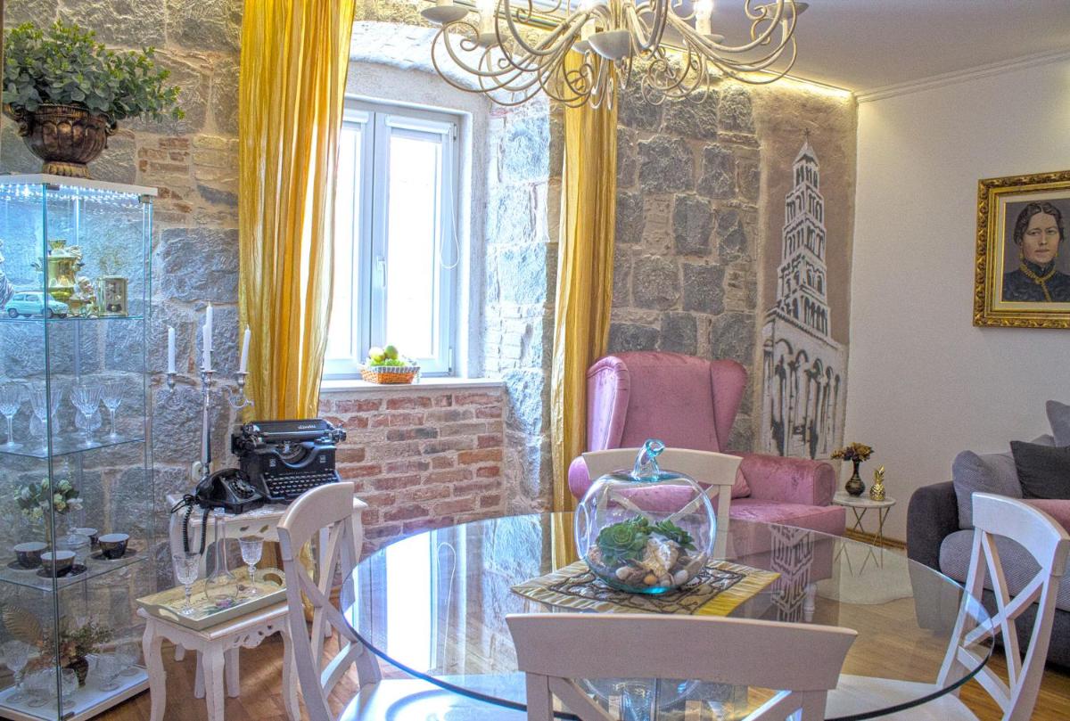 Split Theatre Apartments - Housity