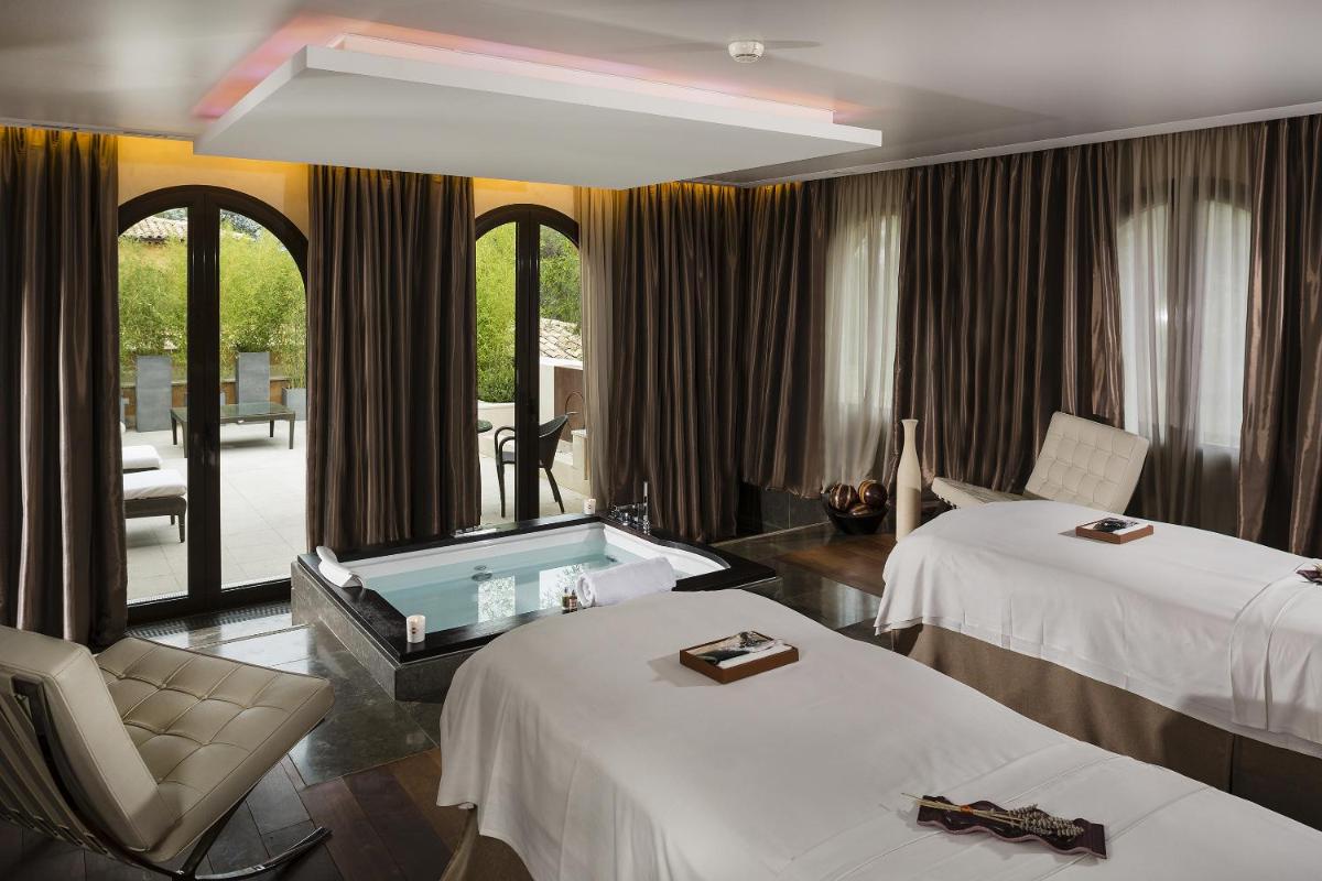 Un ou plusieurs lits dans un hébergement de l'établissement Terre Blanche Hotel Spa Golf Resort