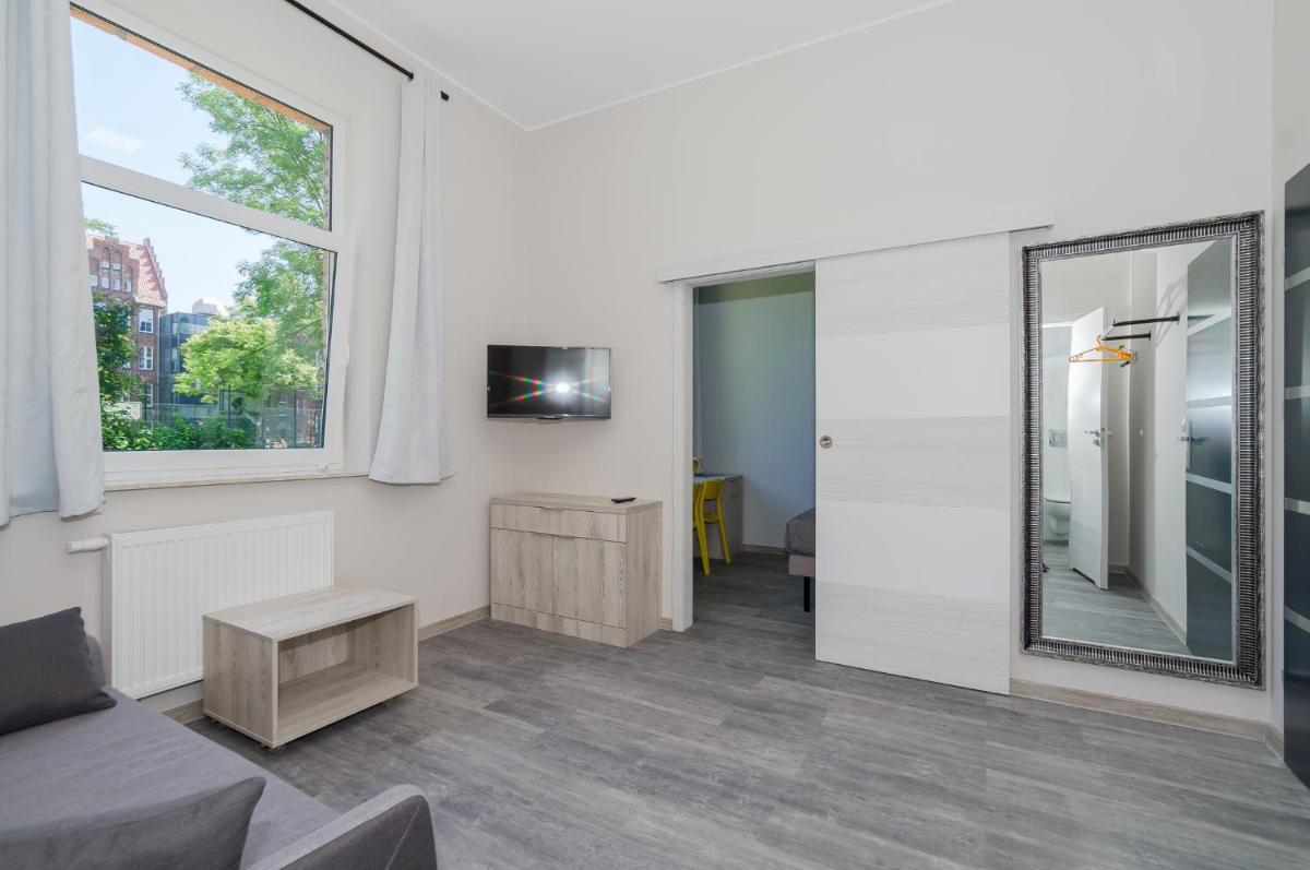 Zefiro Stajenna - Housity