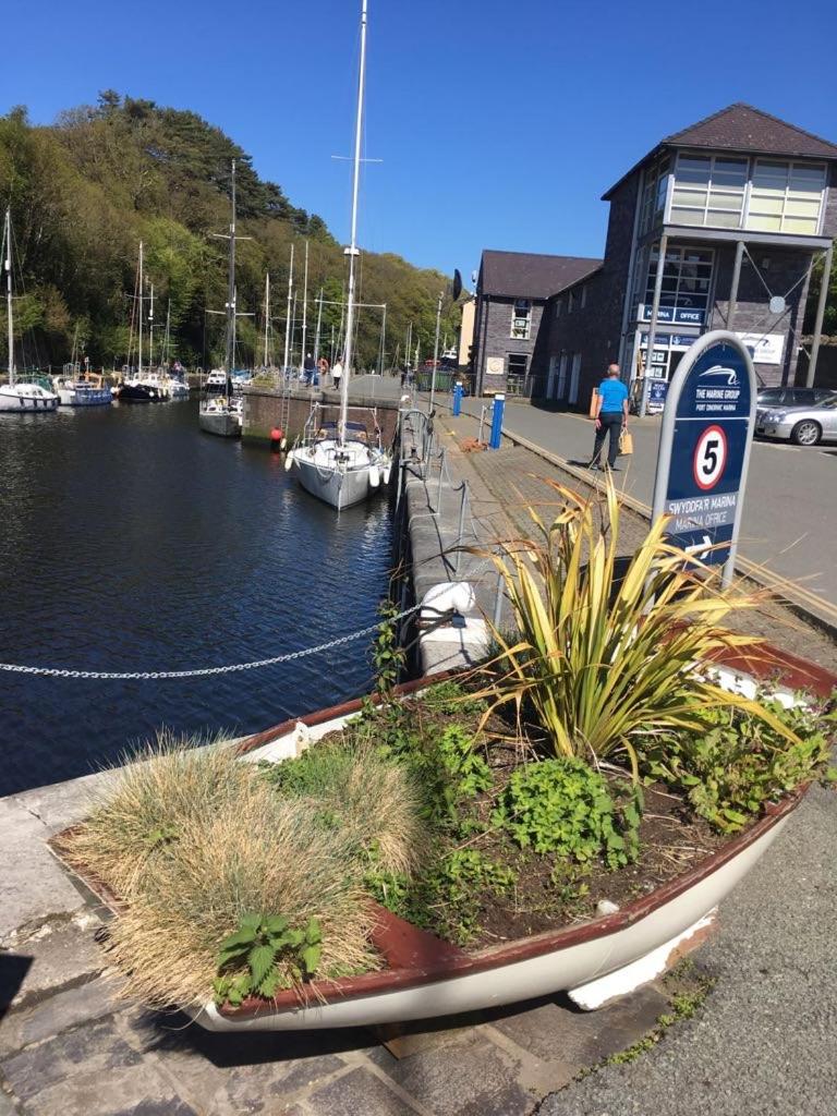 Stunning House in Felinheli Marina - Housity