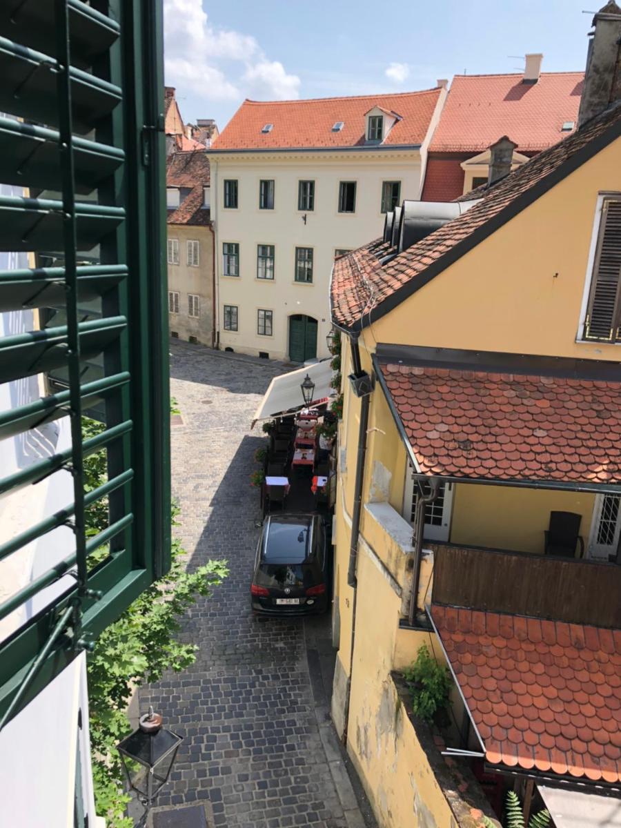 Old Town Tale - Housity