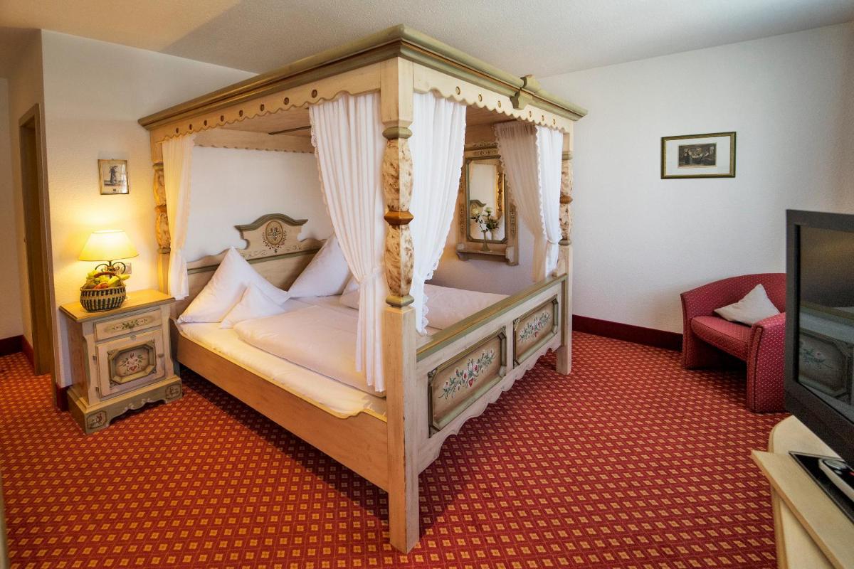 Hotel-Gasthof Zum Weyssen Rössle - Housity