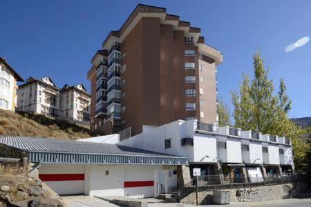 TODOSIERRANEVADA ZONA BAJA - EDIFICIO ALHAMBRA - Junto a los Telecabinas - Housity