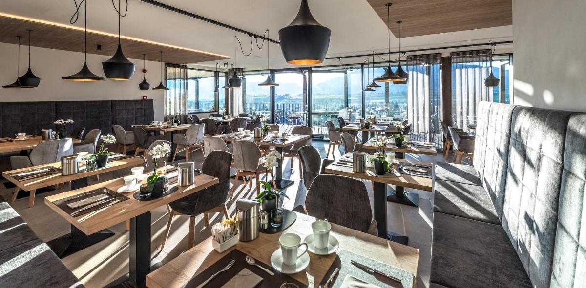 Hotel Christof - Housity
