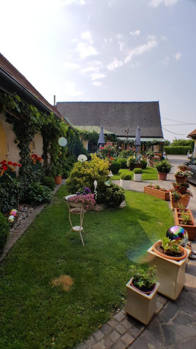 Pension Arkadenhof - Housity