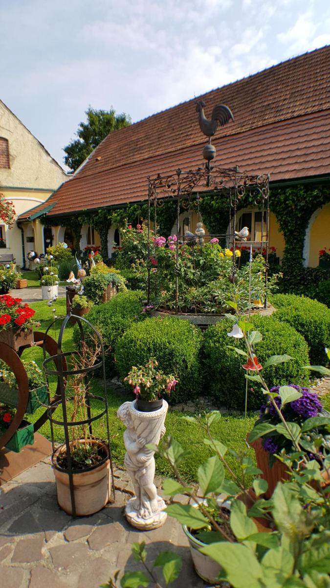 Pension Arkadenhof - Housity
