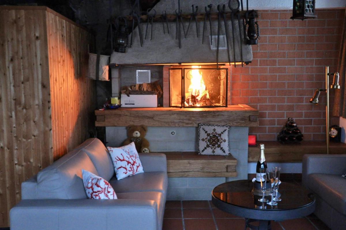 "Zur alten Schmiede", 70m2 Studio mit Kaminfeuer und Sauna - Housity