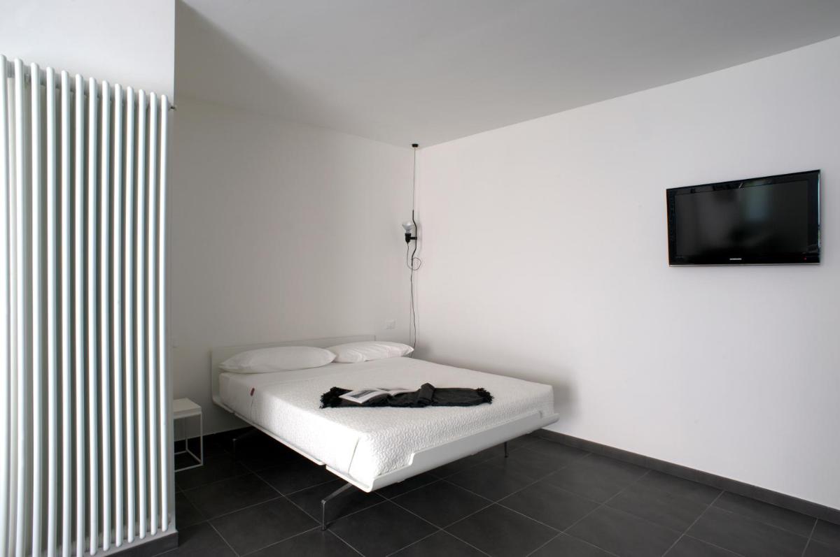 Palazzo Boscareto - suites di charme in centro storico - garage moto, box bici - Housity