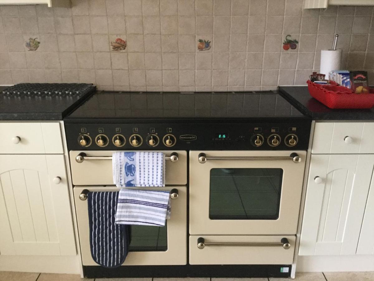 New Cottage 3 Bedroom Free Parking - Housity