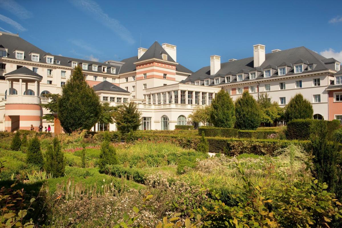 Jardin de l'établissement Dream Castle Hotel Marne La Vallee