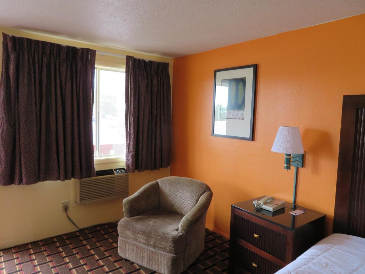 Royal Crest Motel - Housity