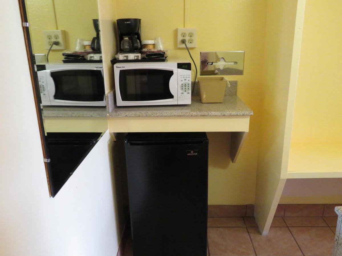 Royal Crest Motel - Housity