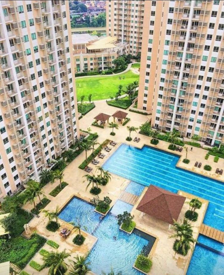 Suitetrails - Secured High floor in Manila Ortigas With 2 Balconies with Internet netflix